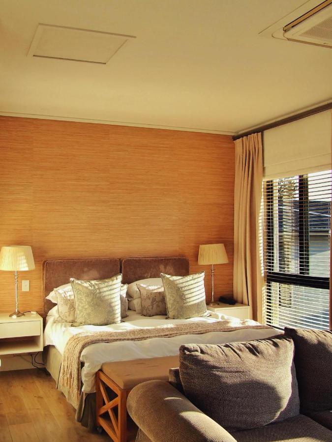 210 Gallery Luxury Studio Apartment นิสนา ภายนอก รูปภาพ